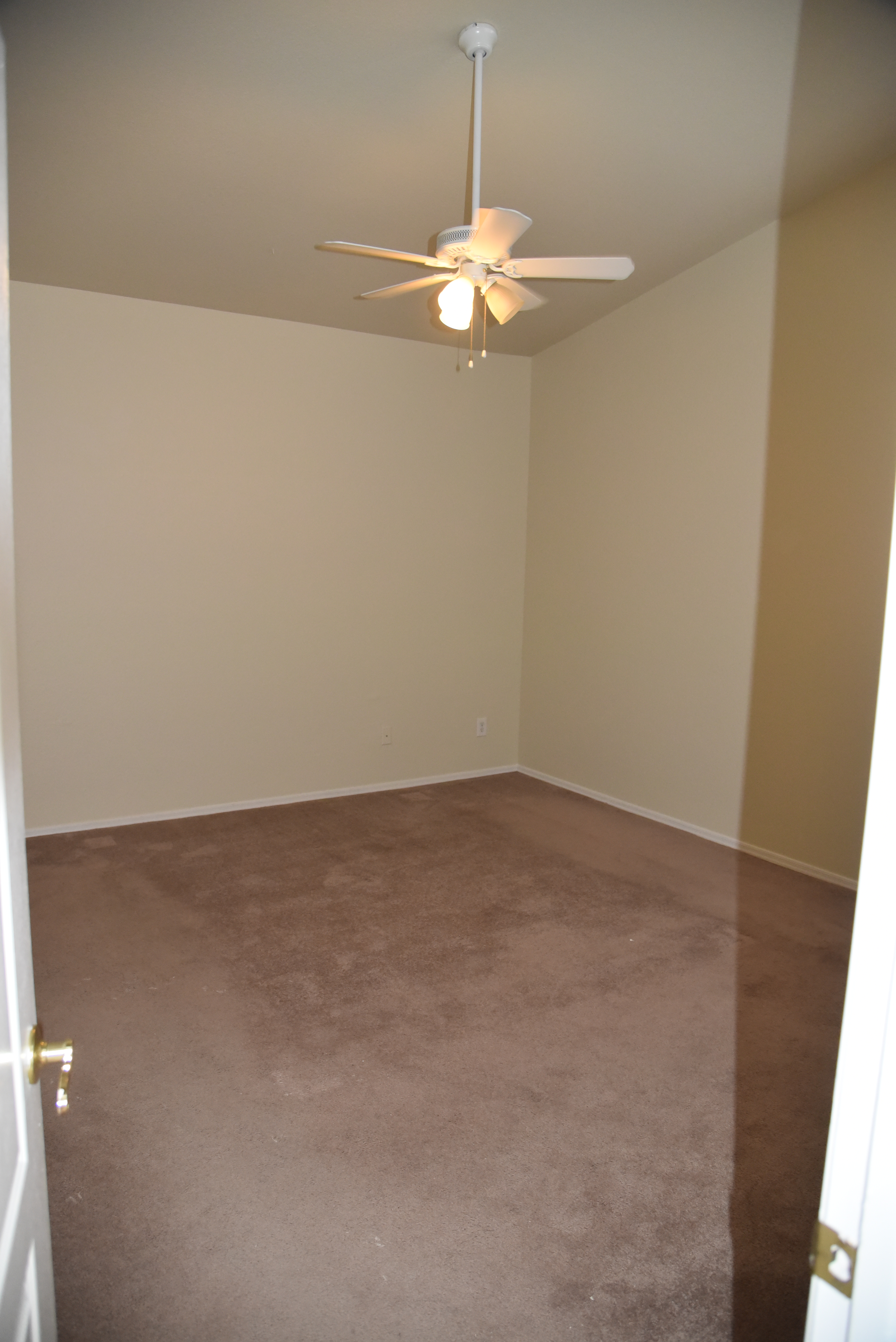 WoodMBedroom.JPG
