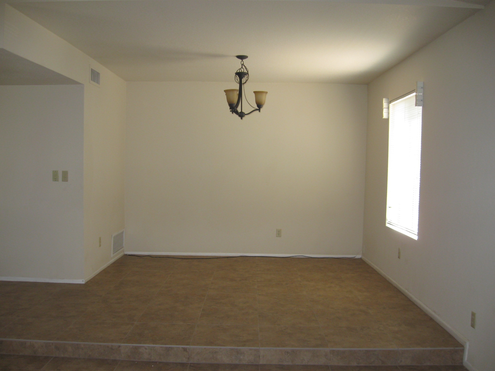 eedgewater2dining.jpg