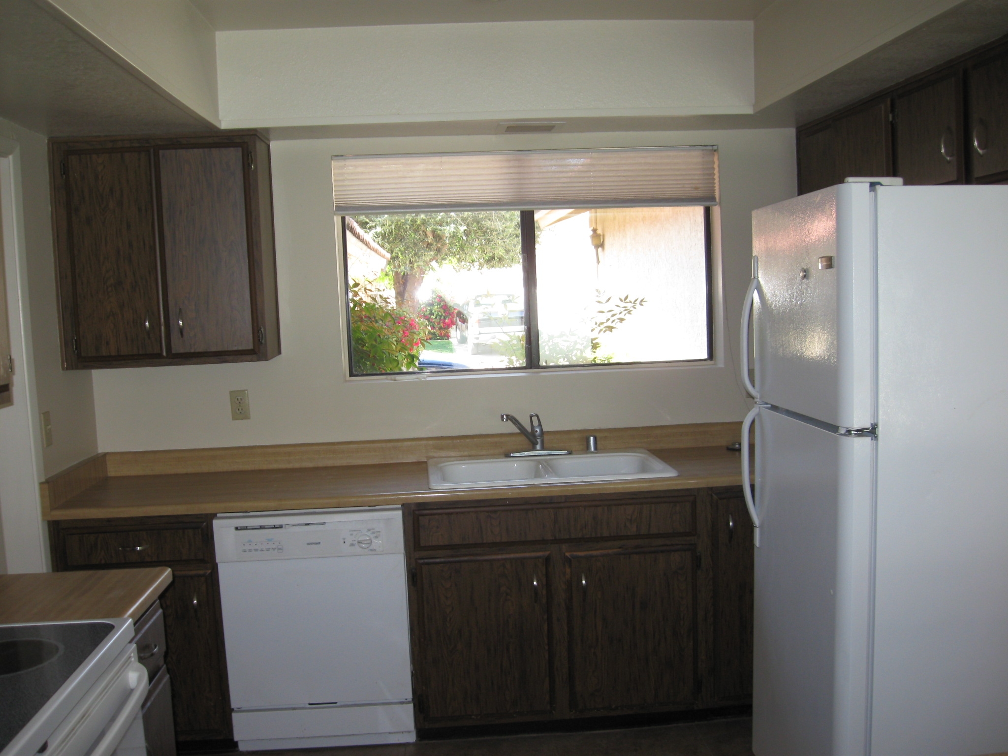 eedgewater2kitchenfront.jpg
