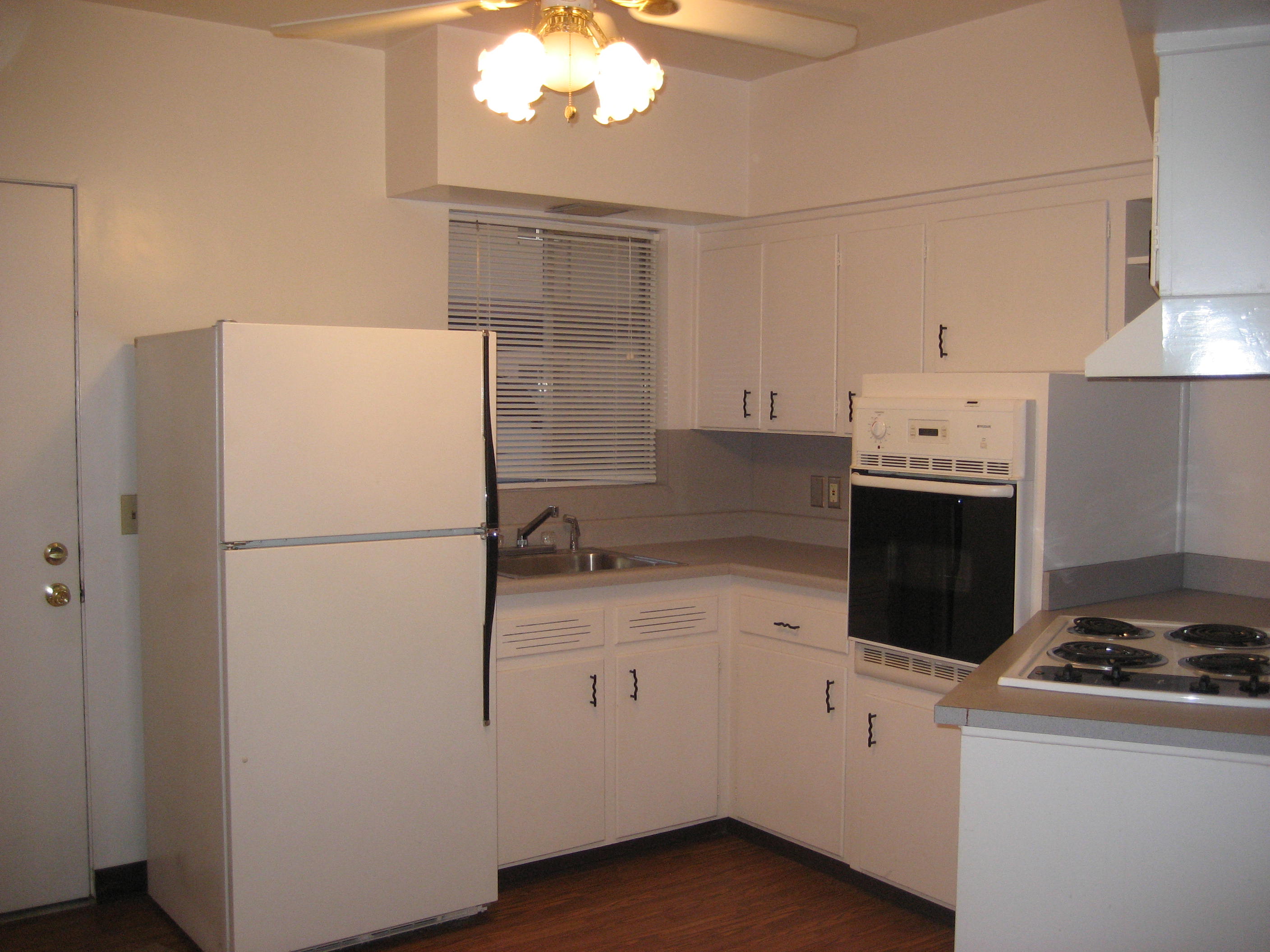 ps19kitchen.jpg