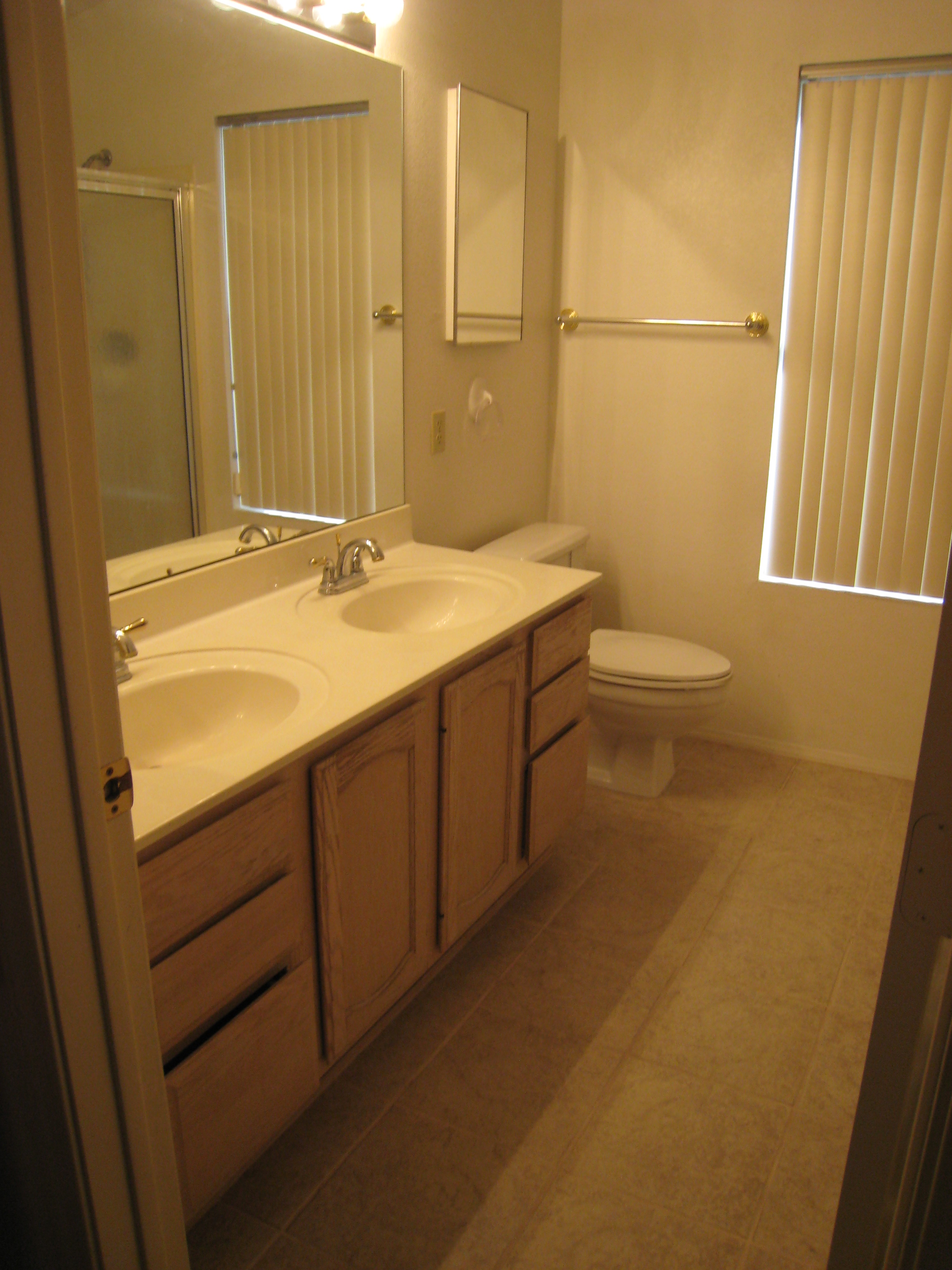 wkyleguestbath.jpg